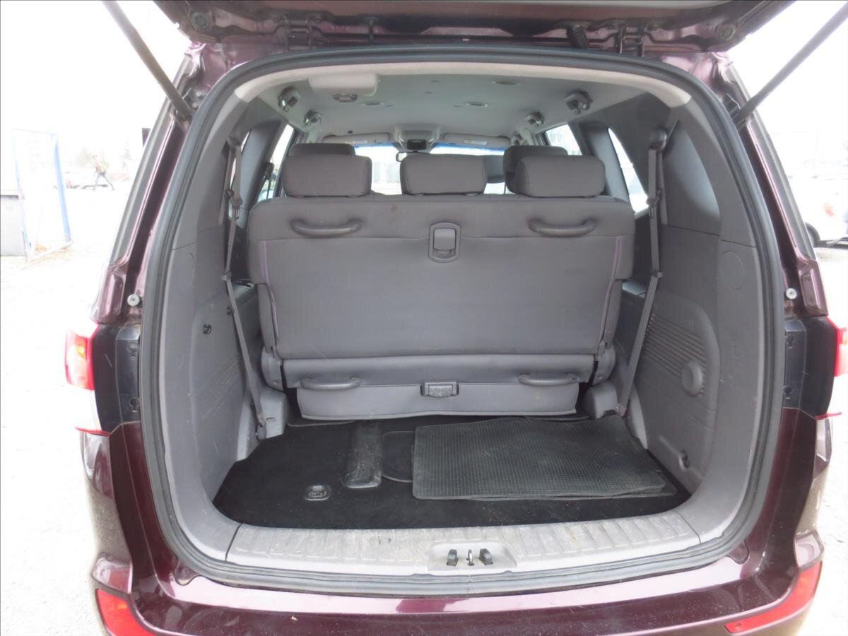 SsangYong Rodius VAN-Minibus 2,0 l 114 kw