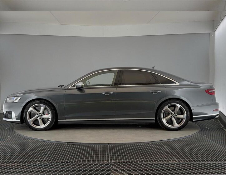Audi S8 Sedan / Limuzína 4,0 l 420 kw