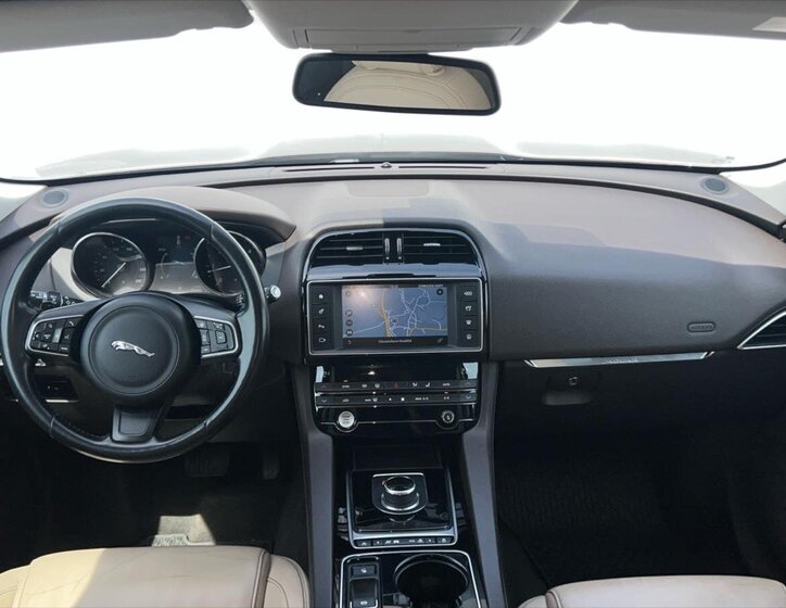 Jaguar F-Pace Kombi 2,0 l 132 kw