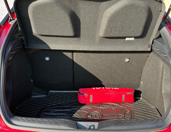 Toyota C-HR SUV 1,8 l 72 kw