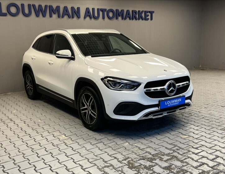 Mercedes-Benz GLA 11