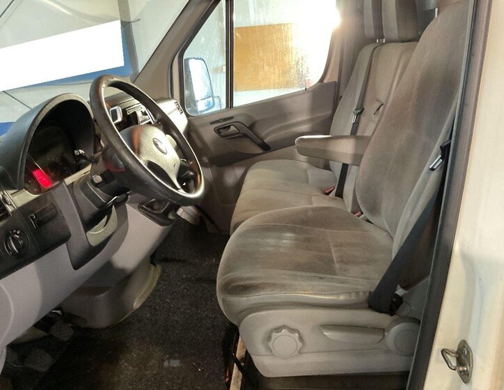 Volkswagen Crafter Skříň 2,5 l 120 kw