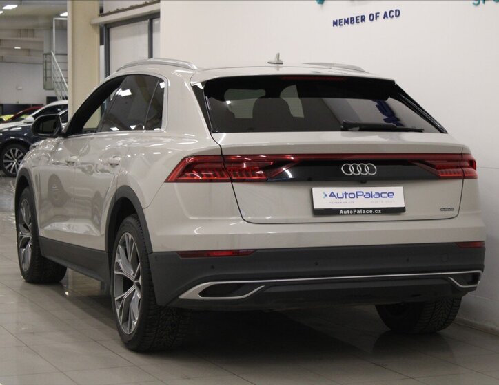 Audi Q8 SUV 3,0 l 210 kw