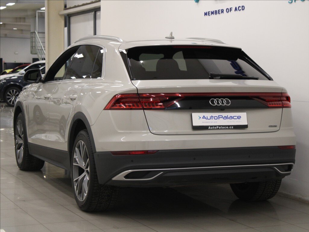 Audi Q8 SUV 3,0 l 210 kw