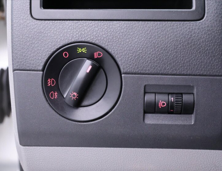 Volkswagen Transporter Kombi 2,0 l 75 kw