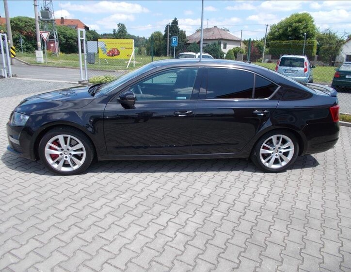 Škoda Octavia Sedan / Limuzína 2,0 l 135 kw