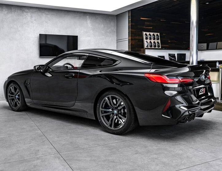 BMW M8 Kupé 4,4 l 460 kw
