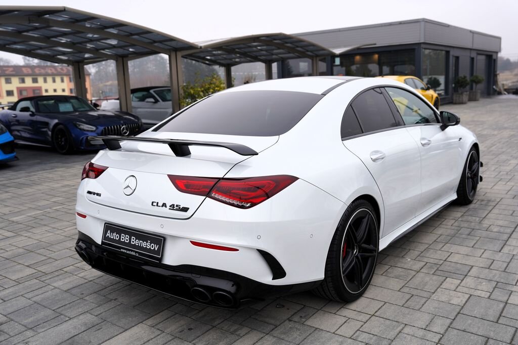 Mercedes-Benz CLA Sedan 2,0 l 340 kw