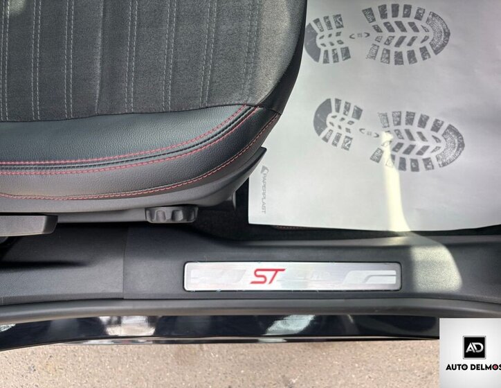 Ford Kuga SUV / Terénní 2,5 l 165 kw