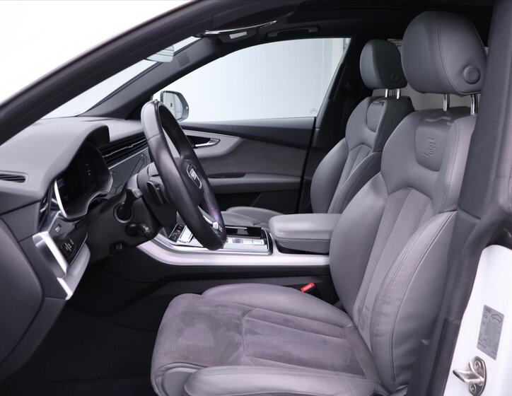 Audi Q8 SUV / Terénní 3,0 l 250 kw