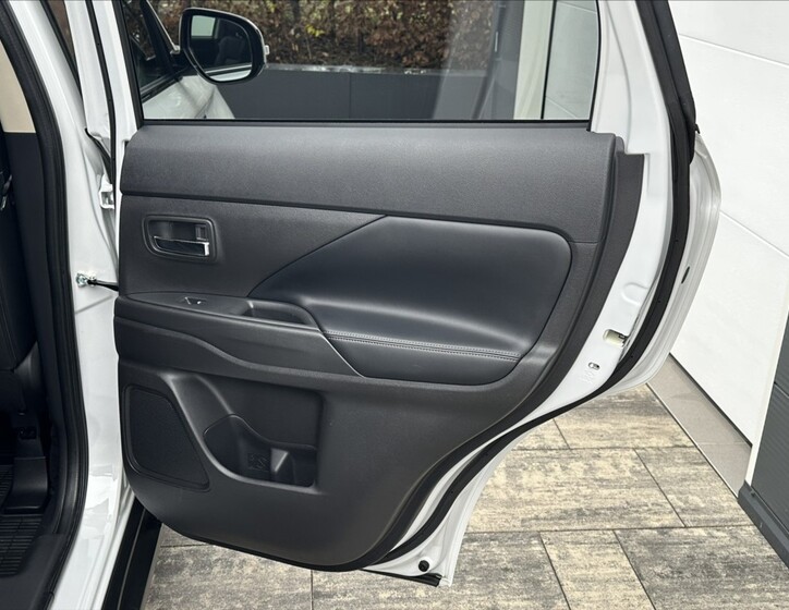 Mitsubishi Outlander 20