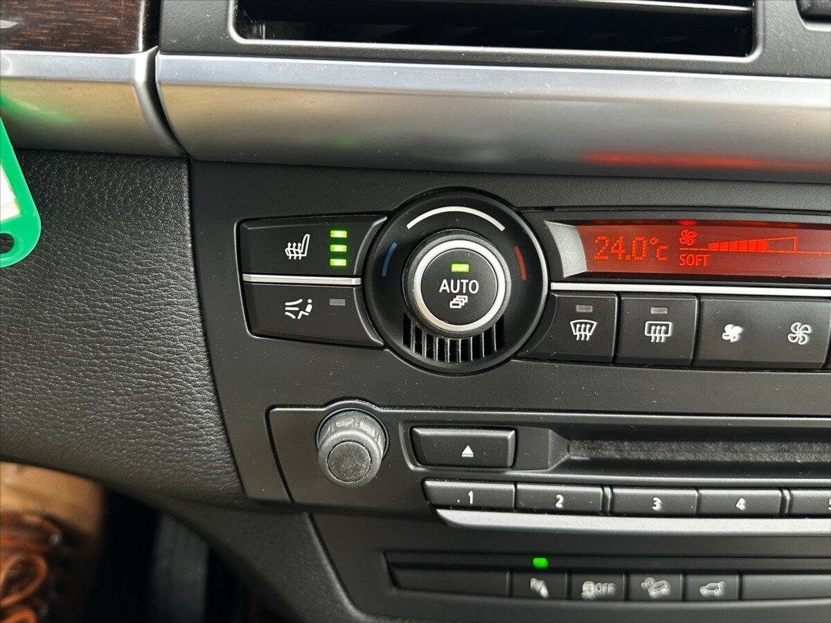 BMW X5 Kombi 3,0 l 180 kw