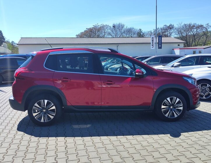 Peugeot 2008 SUV / Terénní 1,2 l 81 kw