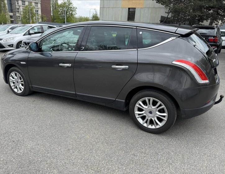 Lancia Delta Hatchback 2,0 l 121 kw