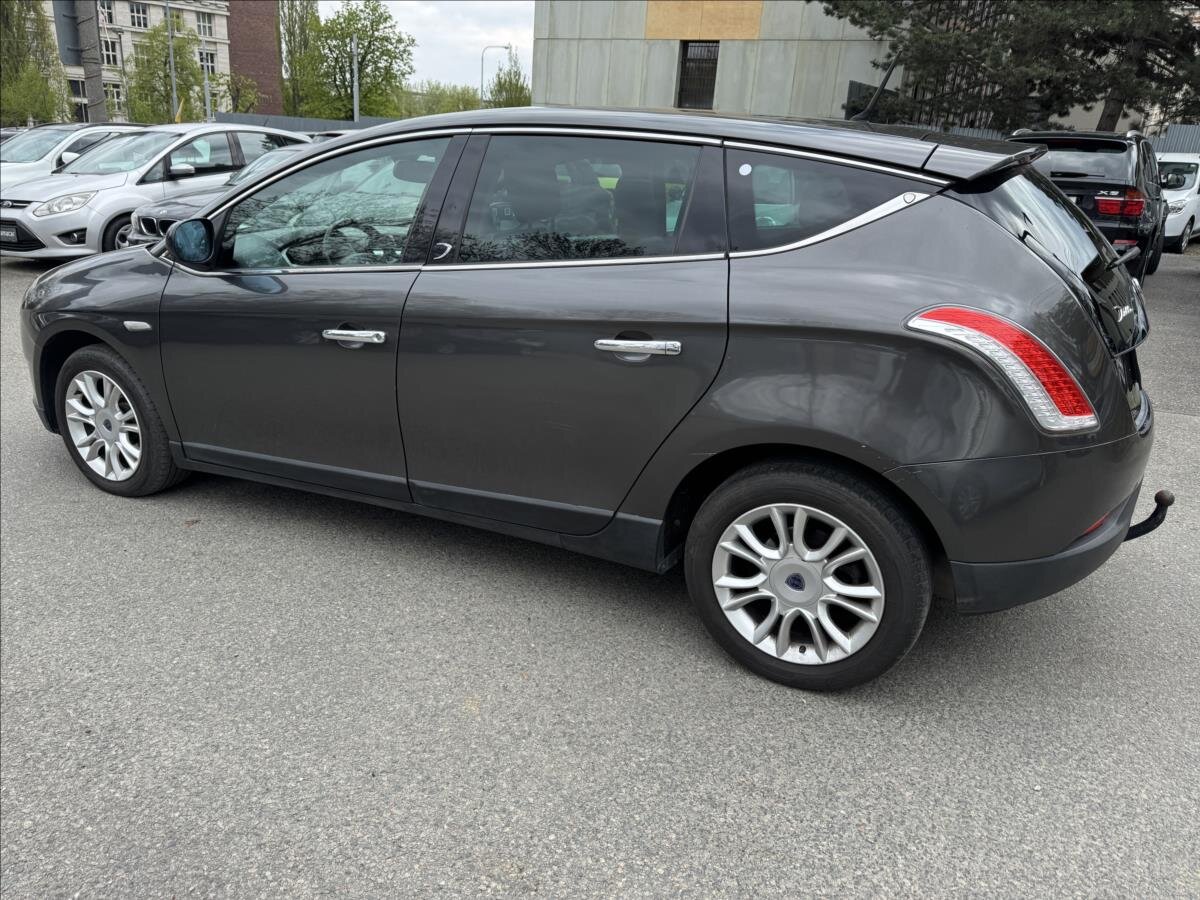 Lancia Delta Hatchback 2,0 l 121 kw