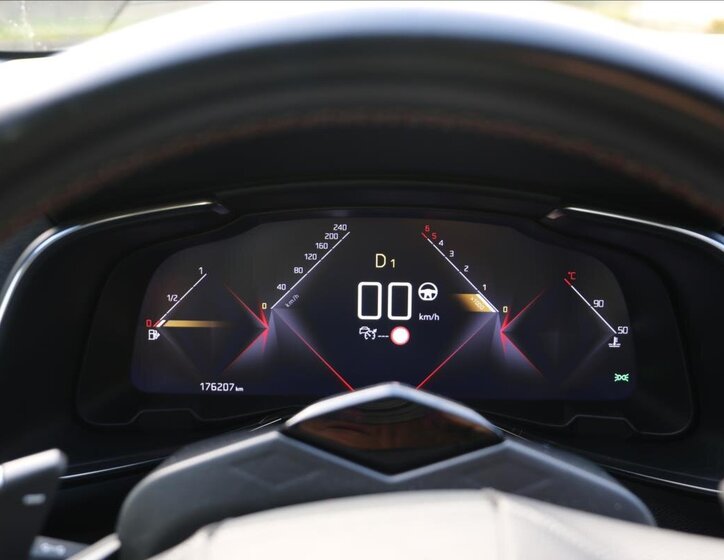 DS Automobiles DS7 Crossback Kombi 2,0 l 130 kw
