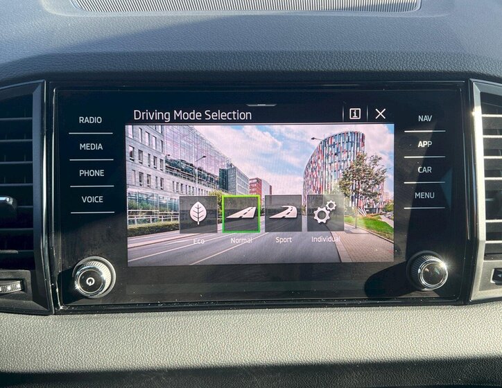 Škoda Karoq SUV / Terénní 1,5 l 110 kw