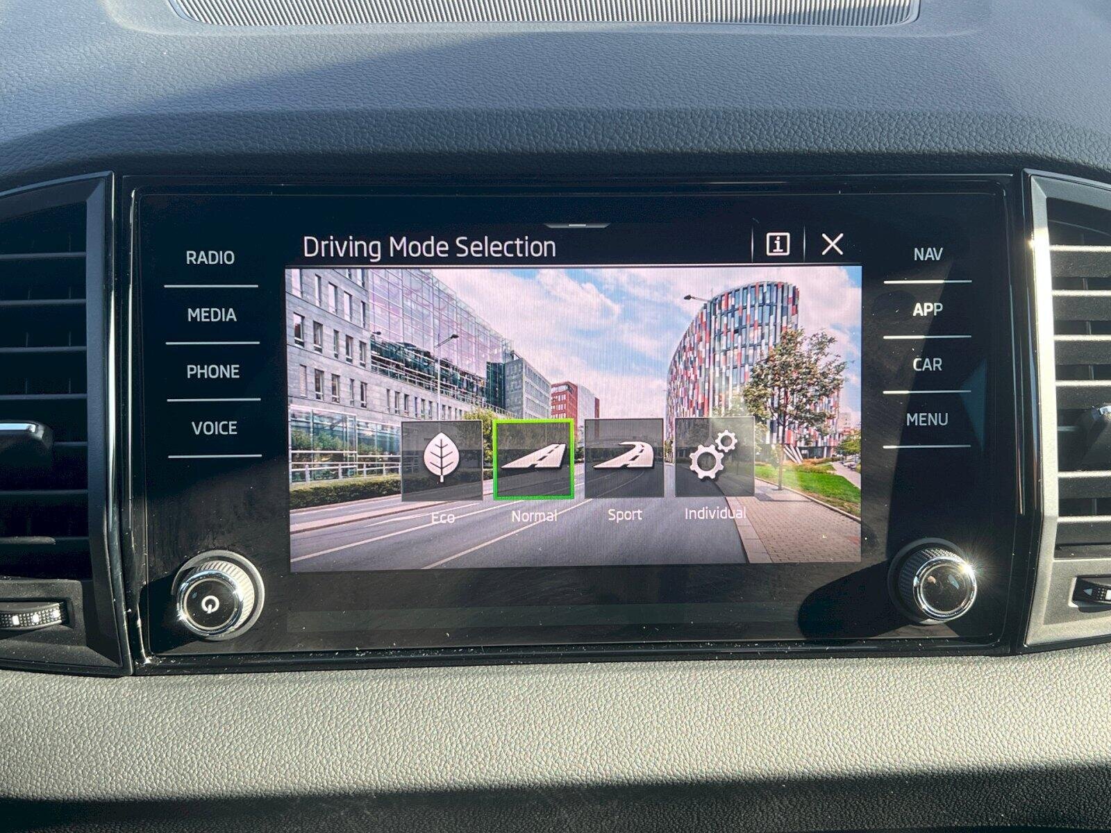 Škoda Karoq SUV / Terénní 1,5 l 110 kw