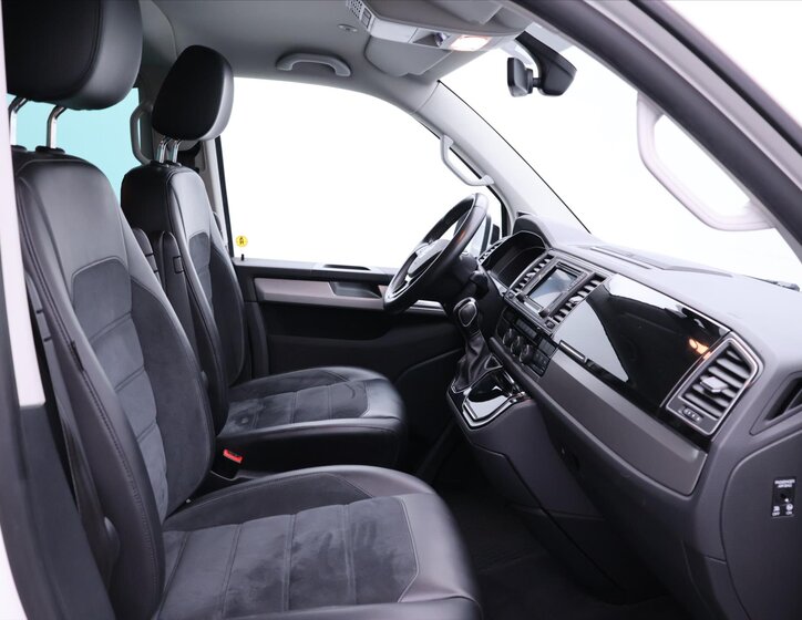 Volkswagen Multivan 11