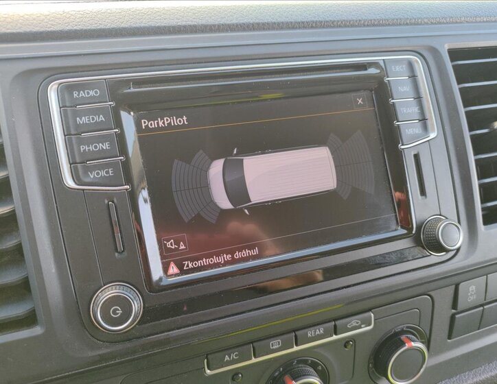 Volkswagen Caravelle 29