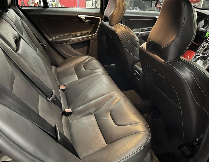 Volvo V60 Kombi 2,4 l 140 kw