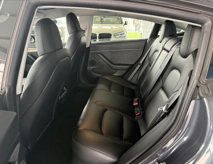 Tesla Model 3 Sedan / Limuzína 0,0 366 kw