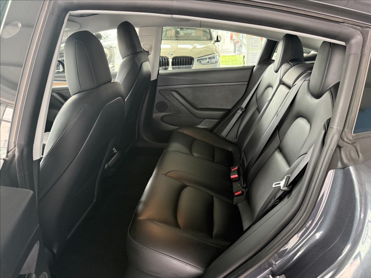 Tesla Model 3 Sedan / Limuzína 0,0 366 kw