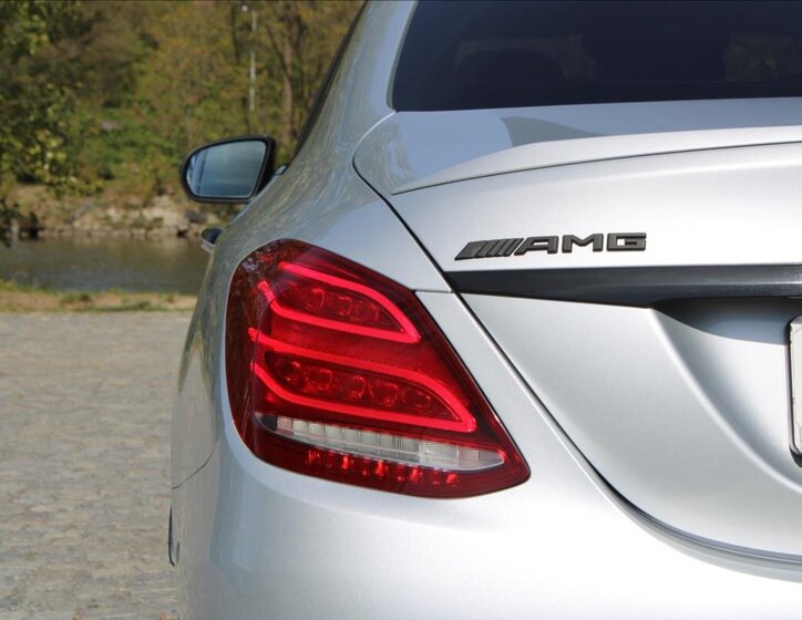Mercedes-Benz Třídy C Sedan / Limuzína 3,0 l 270 kw