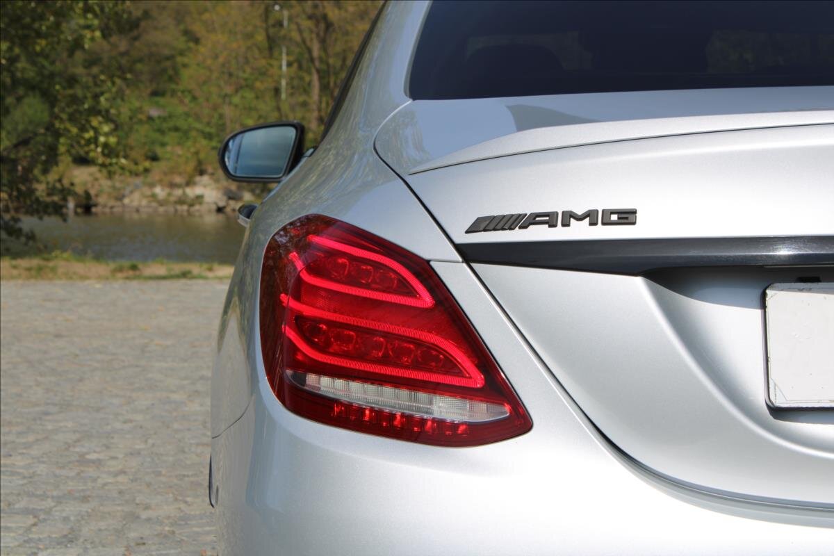 Mercedes-Benz Třídy C Sedan / Limuzína 3,0 l 270 kw