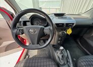 Toyota iQ Hatchback 998,0 50 kw