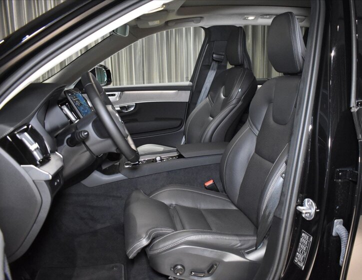 Volvo XC90 SUV / Terénní 2,0 l 228 kw