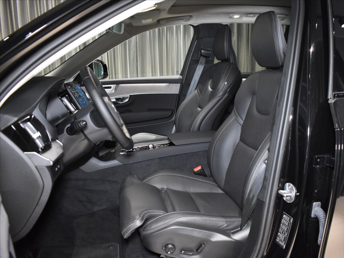 Volvo XC90 SUV / Terénní 2,0 l 228 kw