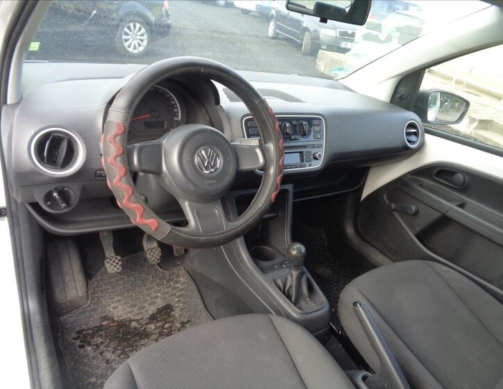 Volkswagen up! 13