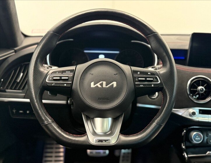 KIA Stinger Liftback 3,3 l 269 kw