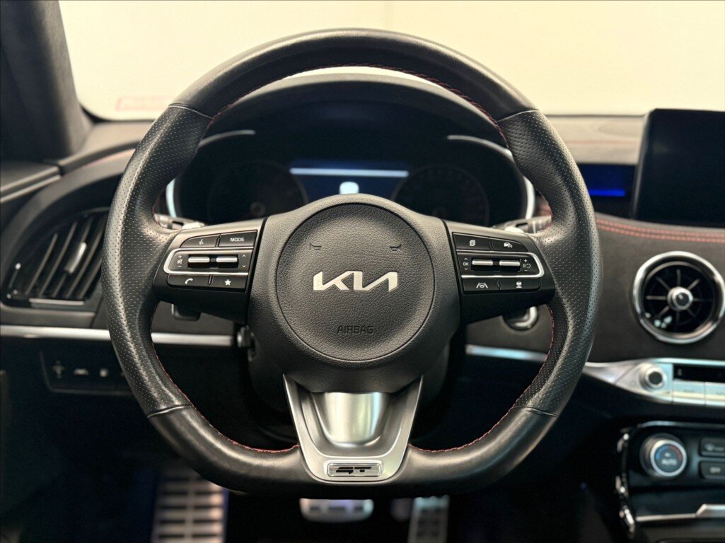 KIA Stinger Liftback 3,3 l 269 kw