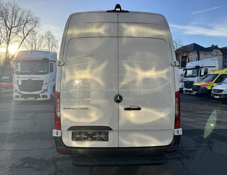Mercedes-Benz Sprinter 4