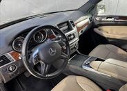 Mercedes-Benz Třídy M 9