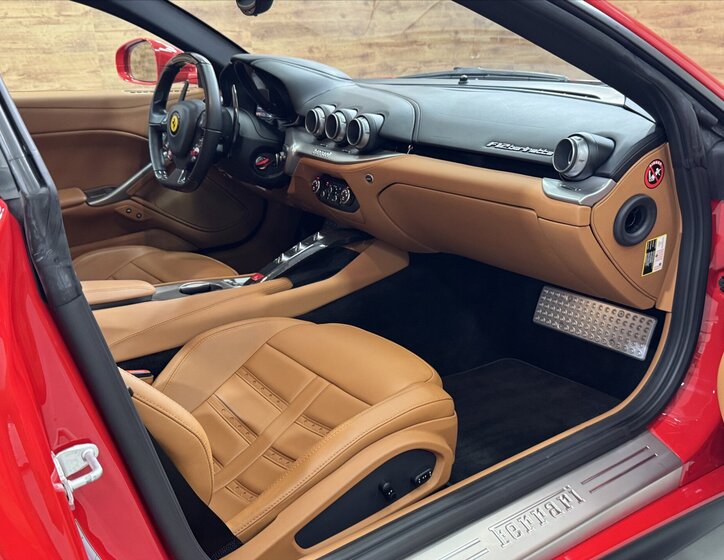 Ferrari F12 Berlinetta Kupé 6,3 l 541 kw