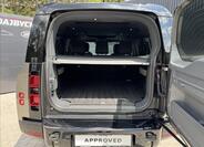 Land Rover Defender 26