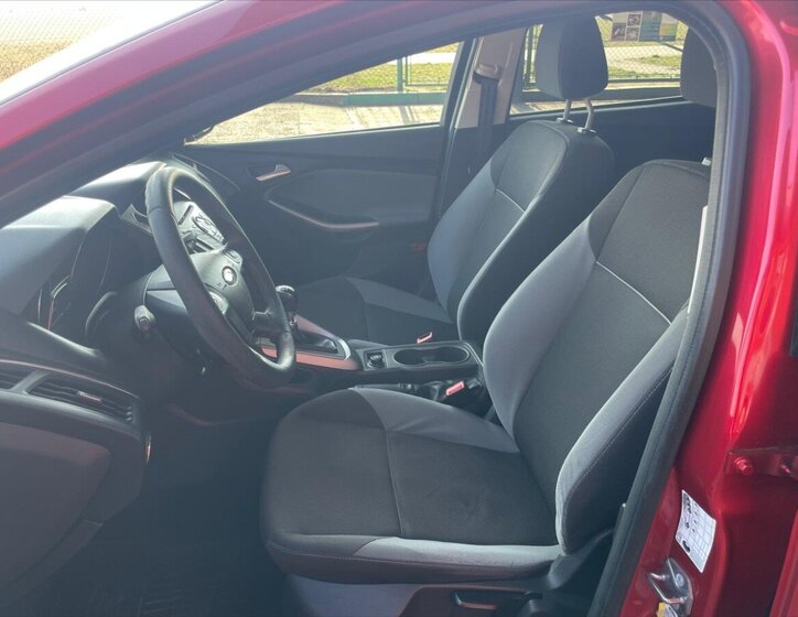 Ford Focus Hatchback 998,0 92 kw