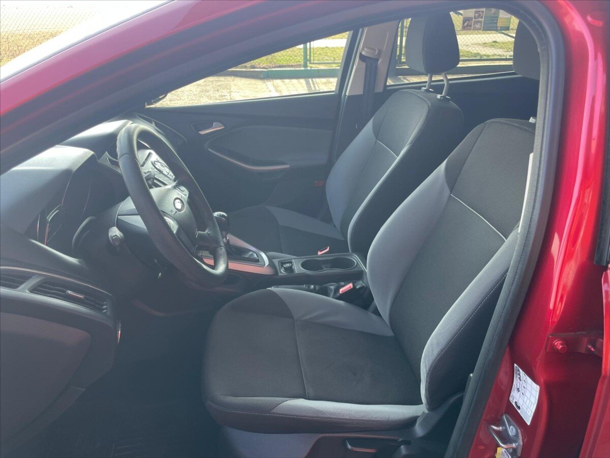 Ford Focus Hatchback 998,0 92 kw