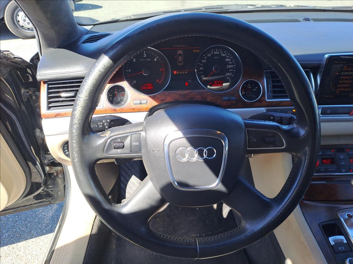Audi A8 Sedan / Limuzína 4,1 l 240 kw