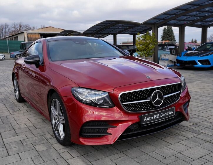 Mercedes-Benz Třídy E 8