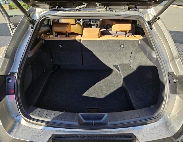 Lexus UX 300h Hatchback 2,0 l 146 kw