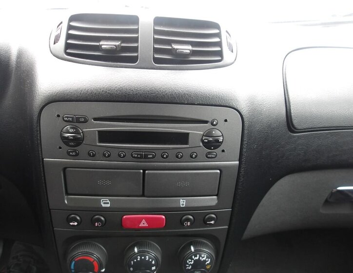 Alfa Romeo 147 Hatchback 1,6 l 77 kw