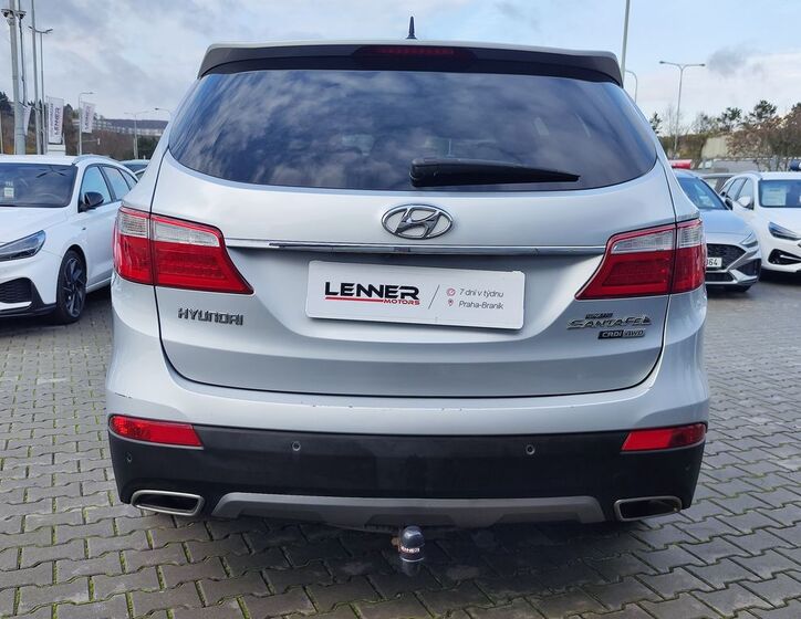 Hyundai Grand Santa Fe 6