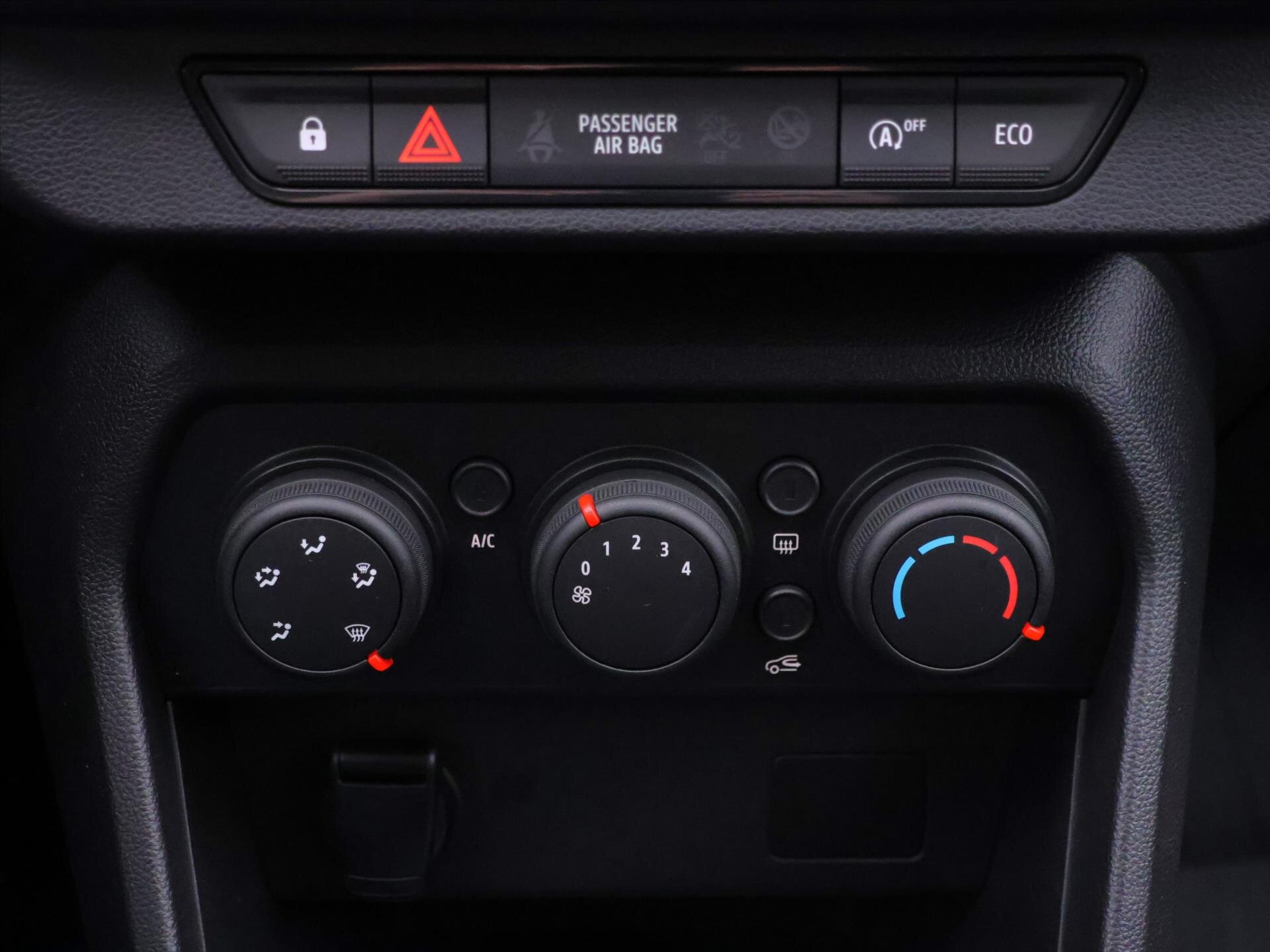 Dacia Sandero Hatchback 999,0 67 kw