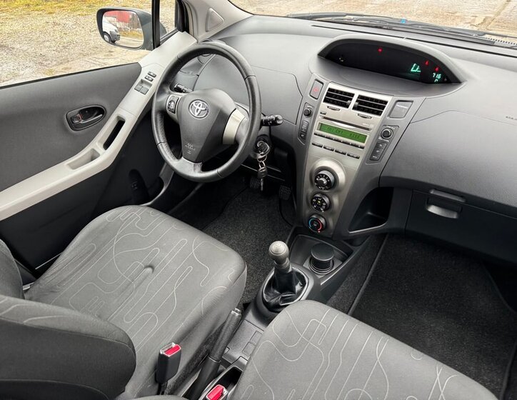 Toyota Yaris 9