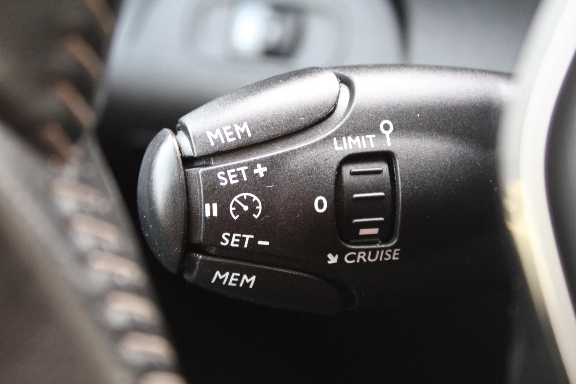 Peugeot Rifter MPV 1,5 l 96 kw