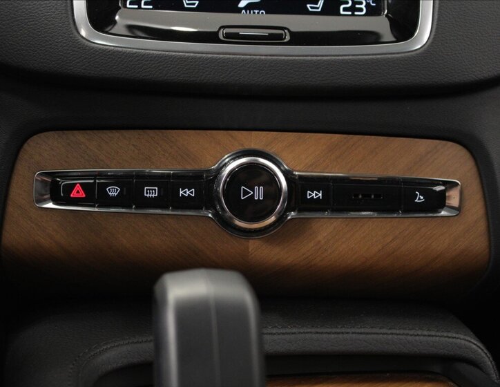 Volvo XC90 SUV / Terénní 2,0 l 173 kw